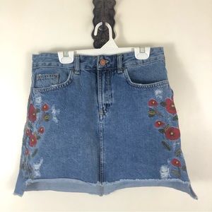 Zara Basic Denim Mini Skirt Red Flower Embroidery Raw Hem Size Small